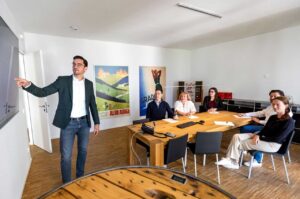 Als Steuerassistenten bei „Becker & Co“ arbeiten