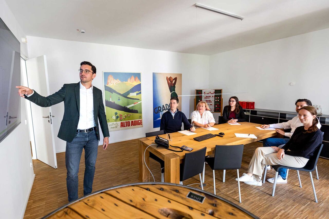 Als Steuerassistenten bei „Becker & Co“ arbeiten